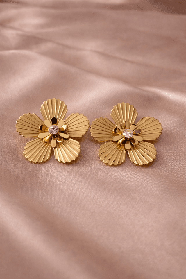 GOLD TONED FLOWER